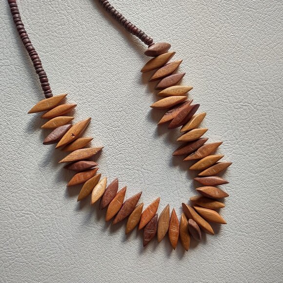Vintage authentic exotic wood necklace - Picture 2 of 3